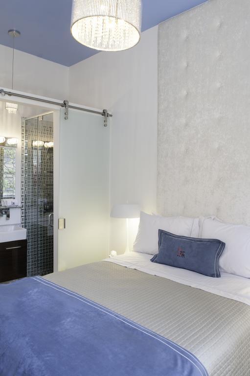 Baystreet Hotel/Motel Toronto Room photo